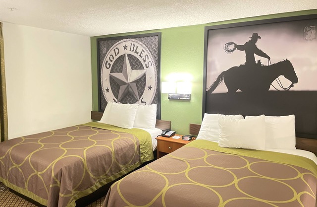 Super 8 by Wyndham Fort Worth Downtown South