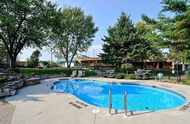 Super 8 by Wyndham Gananoque/Country Squire Resort