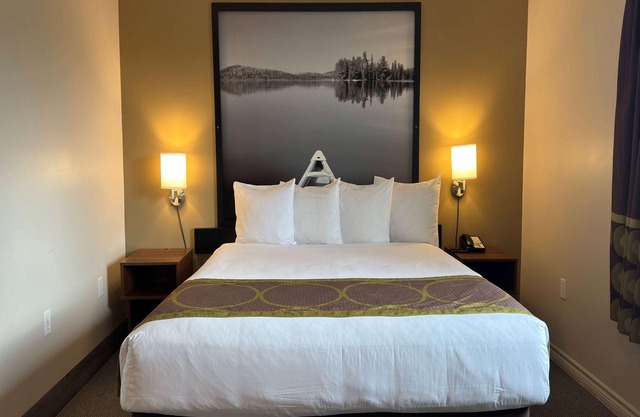 Super 8 by Wyndham Guelph