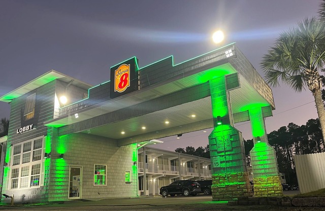 Super 8 By Wyndham Kingsland I-95/Naval Base Area
