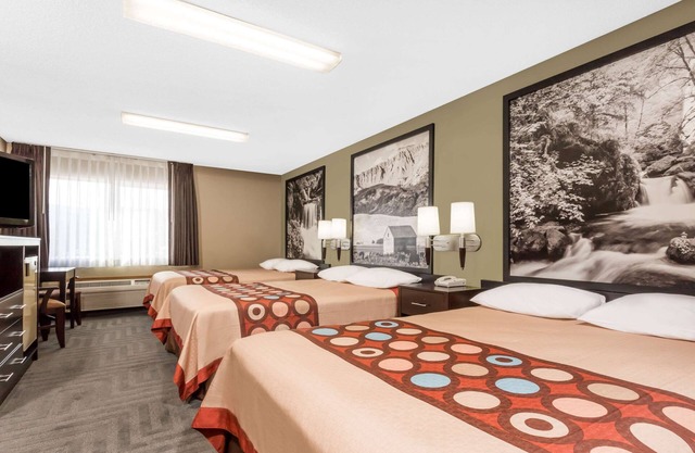 Super 8 by Wyndham LaGrande
