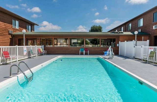 Super 8 by Wyndham Lebanon