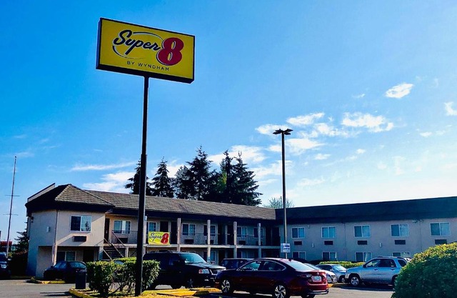 Super 8 by Wyndham Lynnwood