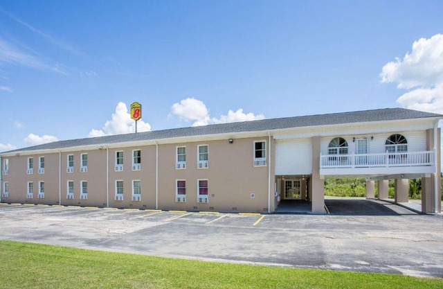 Super 8 by Wyndham Manning