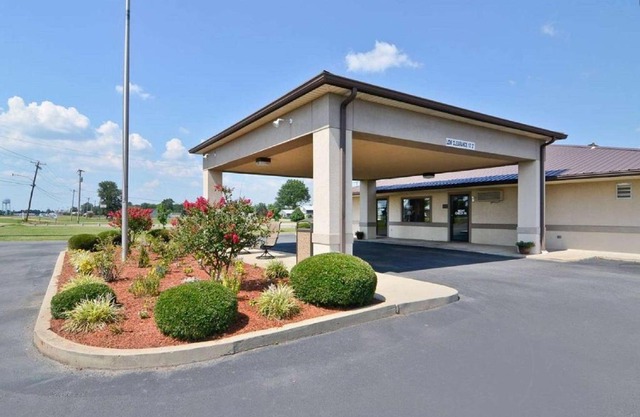 Super 8 by Wyndham McGehee