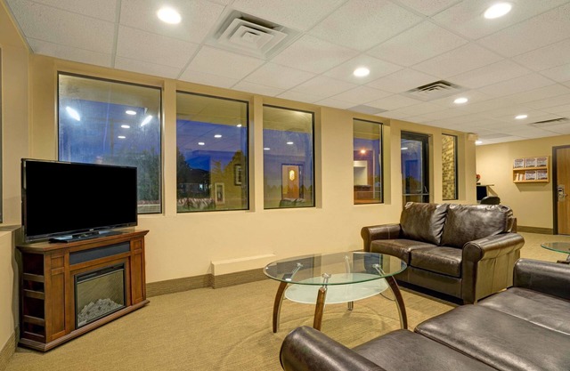 Super 8 by Wyndham Melrose