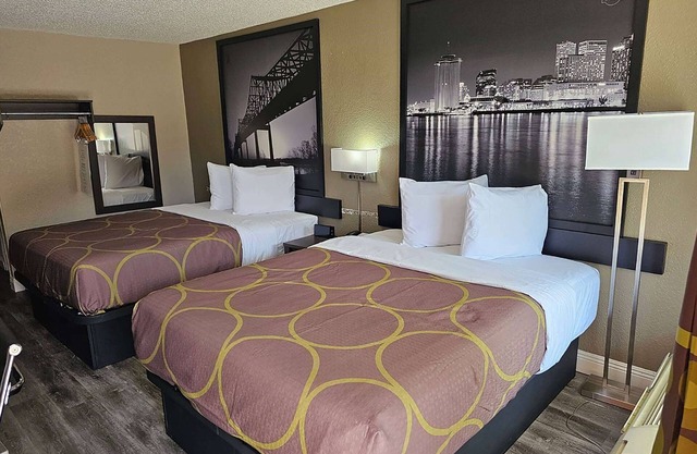 Super 8 by Wyndham Metairie