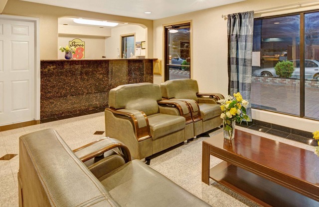 Super 8 by Wyndham Mont Belvieu/Baytown East