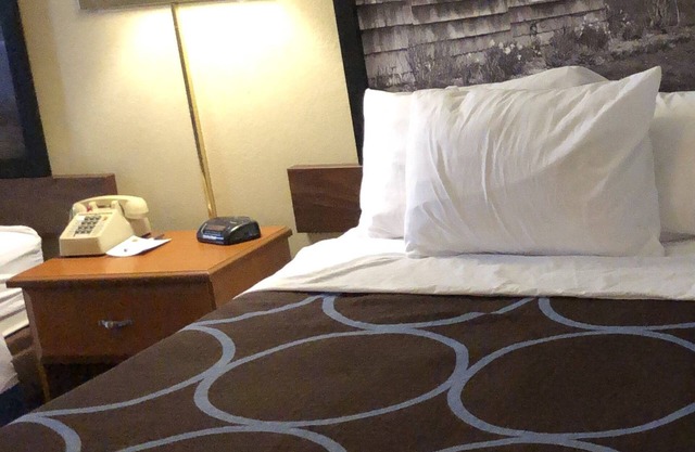 Super 8 by Wyndham Montgomery Maybrook