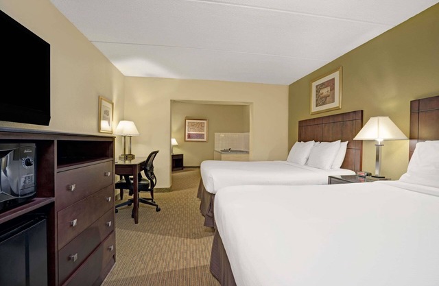 Super 8 by Wyndham Monticello
