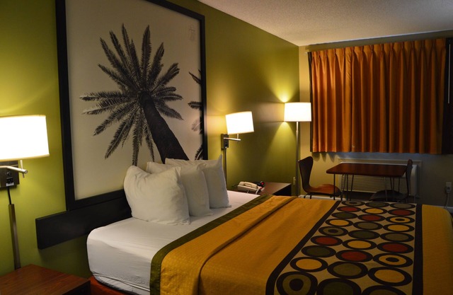 Super 8 by Wyndham Monticello