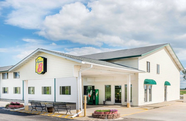 Super 8 by Wyndham Okawville