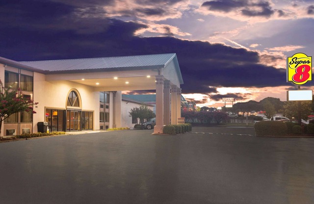 Super 8 by Wyndham Oxford