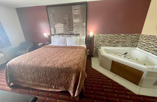 Super 8 by Wyndham Paris IL
