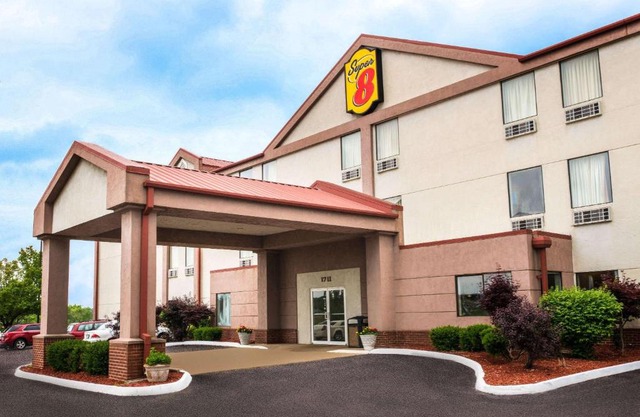 Super 8 by Wyndham Pevely