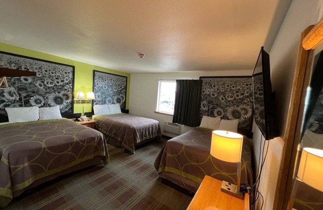 Super 8 by Wyndham Powell