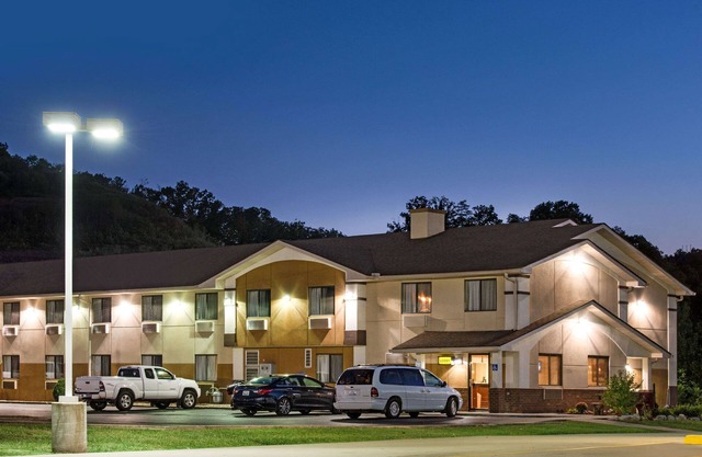 Super 8 by Wyndham Ripley