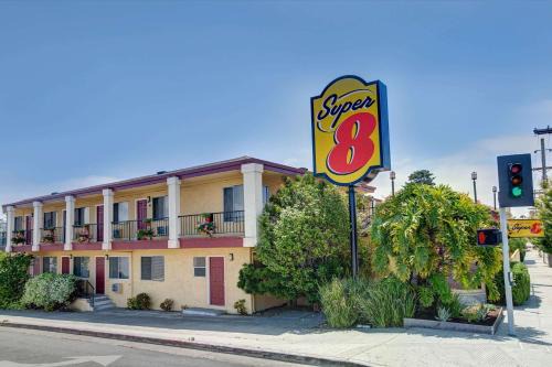 Super 8 by Wyndham Santa Cruz Beach Boardwalk