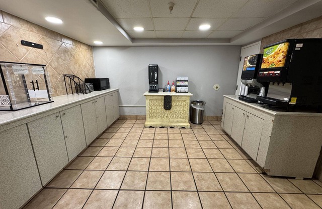 Super 8 by Wyndham Savannah