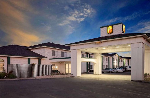 Super 8 by Wyndham Battle Mountain