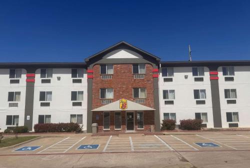 Super 8 by Wyndham College Station