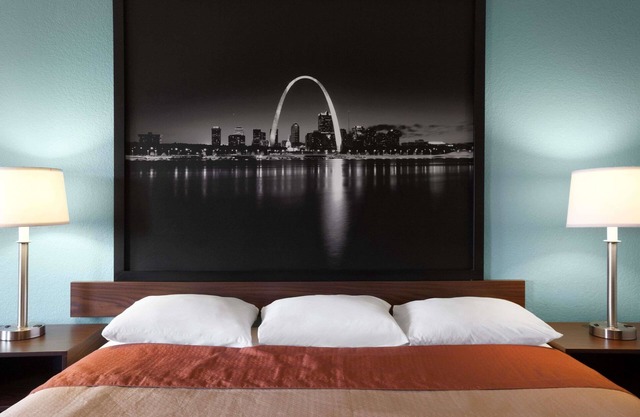 Super 8 by Wyndham Fairview Heights-St. Louis