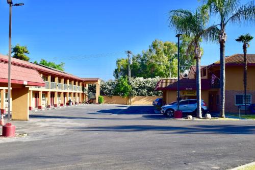 Super 8 by Wyndham Visalia