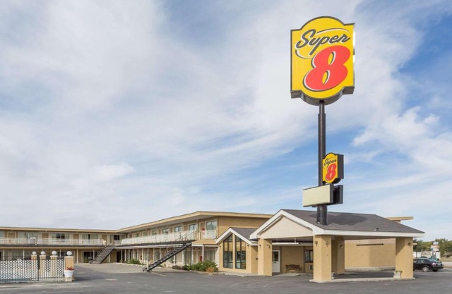 Super 8 by Wyndham Wells
