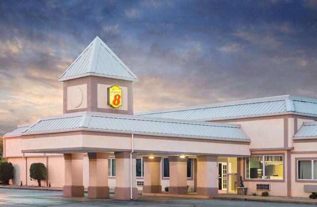 Super 8 by Wyndham Williamsburg