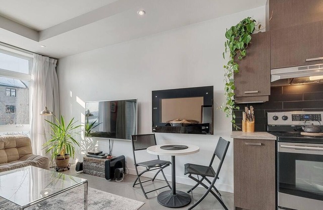 Super Clean Condo in Laval :)