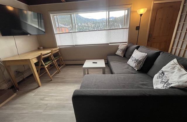 Awesome VIEWS, a Deck, Newly Renovated