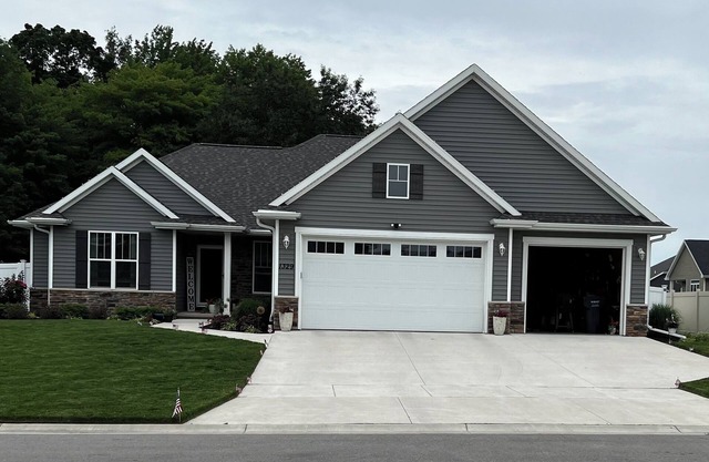 SUPER convenient 3-Bedroom House: Close to Lambeau Field, Airport, Restaurants