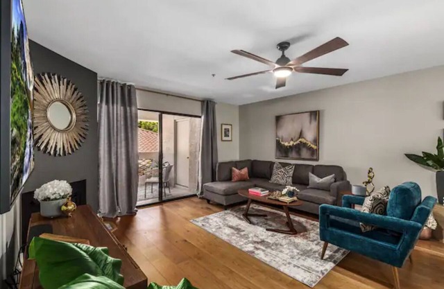 Super Host w/23 reviews on Airbnb! Fantastic Location- Biltmore Luxury Condo