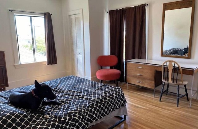 Super Location Clean Stylish Sunny & New Bathroom