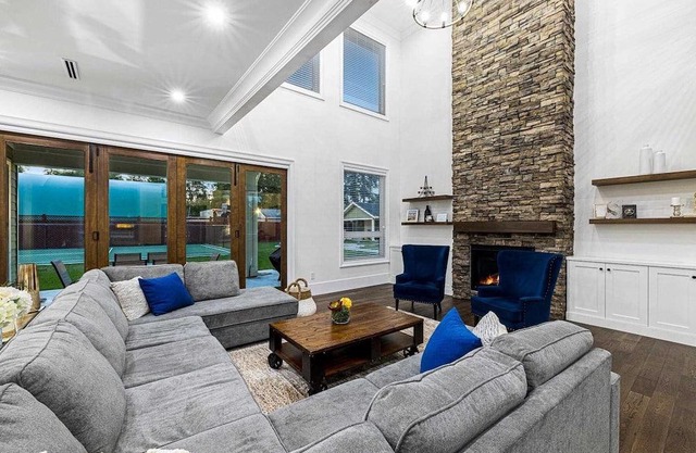 Super Luxury House.