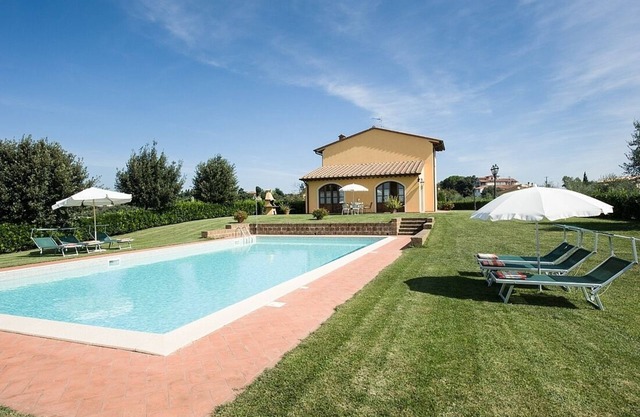 Villa für 6 Personen mit Pool. Tolle Aussicht, Stadt zu Fuß erreichbar, Wifi, Klimaanlage