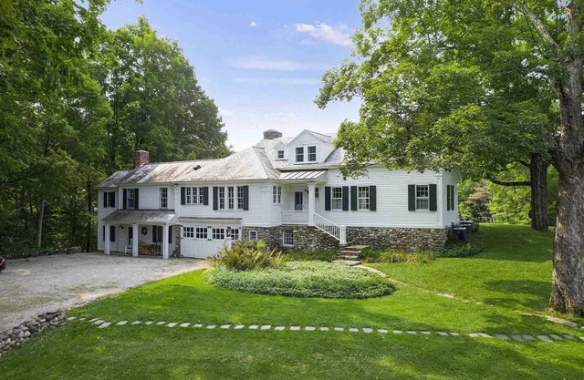 Super Private Estate w/ Guest Cottage Near Center