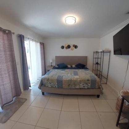 Super Room 5 minutes from PBI Airport