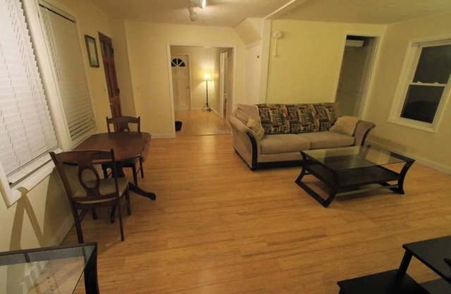 Superb 1-Bedrom Apt in Burlington's South End