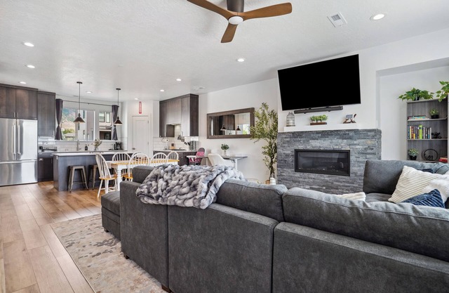 Superb 4-bedroom townhome in Provo with AC, WiFi