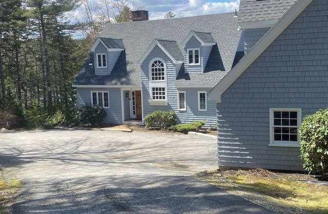 Superb 4 Bdrm Home on 5+ Privat Acres- Deep Water. Dock & View