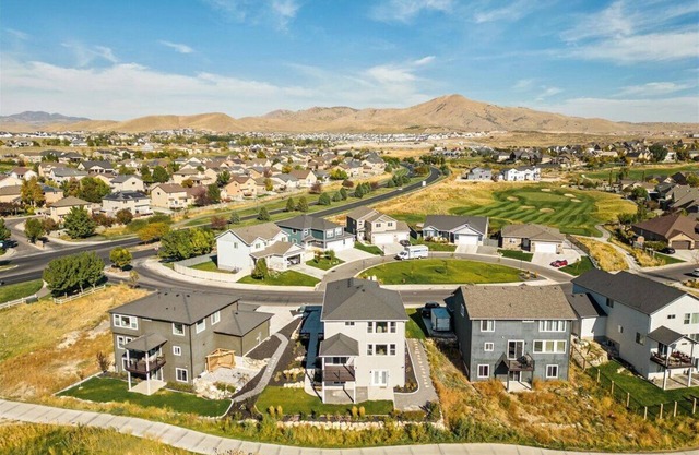 Superb 5-bedroom haven in Eagle Mountain w/Cinema!