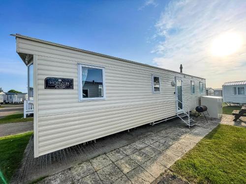 Superb 8 Berth Caravan, Close To Amenities At Caister Beach Ref 30073F