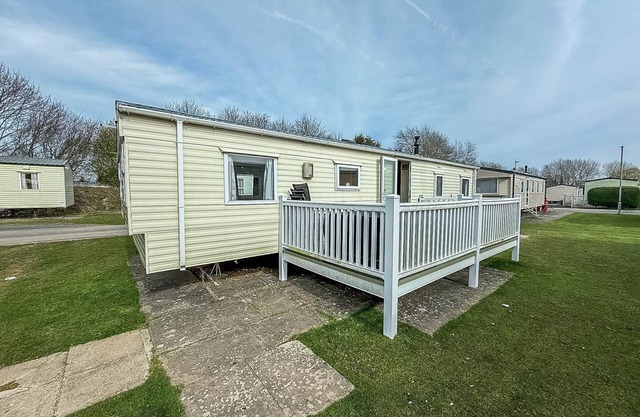 Superb 8 berth caravan at Southview Holiday Park near Skegness ref 33027TC