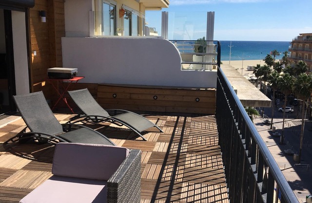 Superb apartment with sea and mountain views