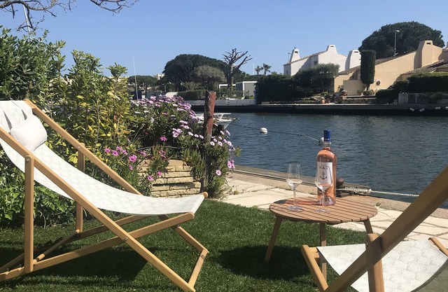 Superb apartment Port Grimaud, renovated, air-conditioned.2 mn walk from the beach