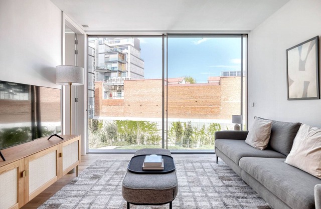 Superb Ciudad Jardín 1BR w/ Gym & Pool, nr park, by Blueground