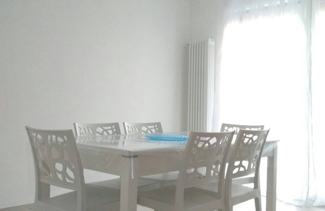 Fantastisches Haus mit Parkplatz nur wenige Schritte vom Meer und verschiedenen Dienstleistungen entfernt