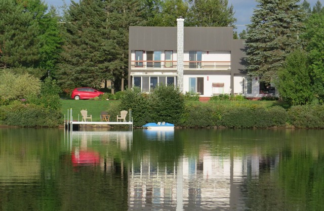SUPERB LAKEFRONT PROPERTY und idyllische Umgebung für einen unvergesslichen Aufenthalt