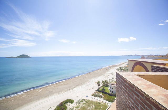 Superb penthouse perfectly located just steps from the beach...